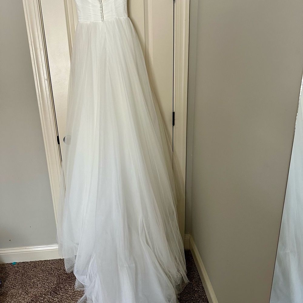 Elegant Ivory Spaghetti-Strap Tulle Wedding Gown - Picture 12 of 16